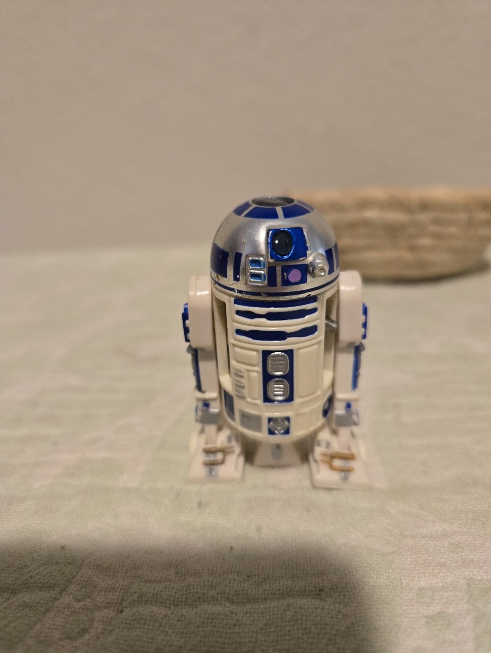 Vintage Star Wars 1998 R2D2 Action Figure.